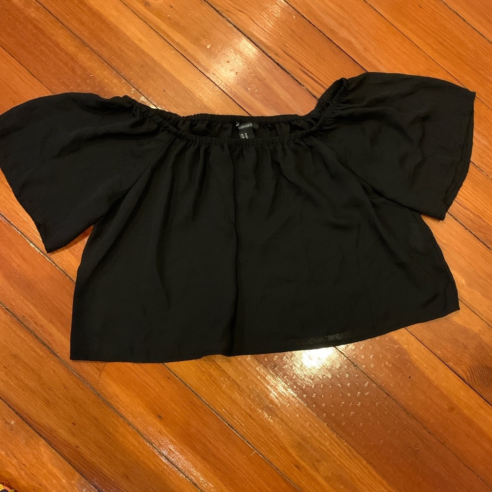 Off the shoulder black flowy crop top